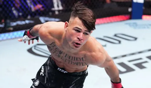 Лопес победил Иге в со-главном событии UFC 303