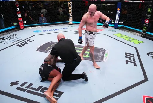Узбекский боец UFC Гуськов получил бонус 50 тысяч долларов за лучшее выступление вечера