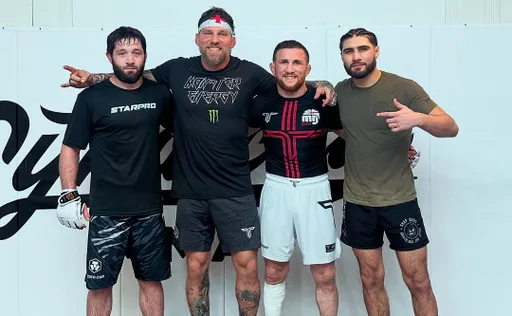 Победитель Нурмагомедова и экс-чемпион UFC: кто помогает Двалишвили готовиться к UFC 311