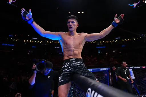 Дулатов успешно дебютировал в UFC с победы нокаутом