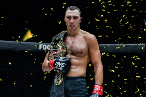 Бой Крыкли и Робертсона за пояс в тяжелом весе возглавит кард ONE Fight Night 17