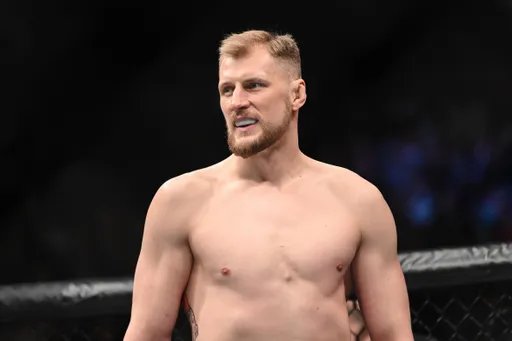Волков поднялся на шестое место в рейтинге тяжелого дивизиона UFC
