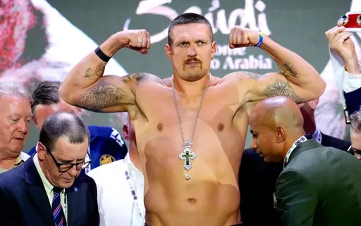 Усик стал первым за 25 лет абсолютным чемпионом мира в тяжелом весе