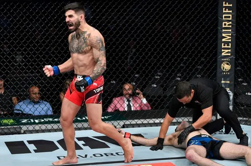 Топурия намерен стать двойным чемпионом UFC в 2023 году
