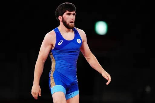 Олимпийский чемпион Угуев победил Абакарова в лиге Поддубного
