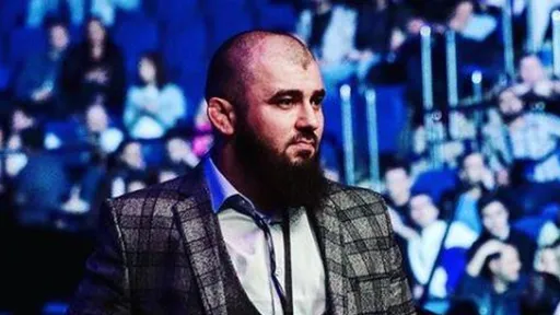 Вице-президент АСА объяснил, почему UFC оставил Волкановски выше Махачева