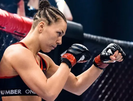 Сайт UFC поставил флаг Казахстана россиянке Алексеевой