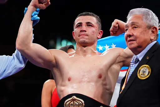 Чемпион WBA Мадримов показал, как готовится к бою с Кроуфордом