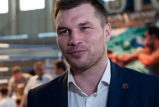 Дрозд: теоретически можно предположить, что бой Бивола и Бетербиева не состоится