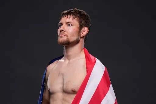 Боец UFC Митчелл рассказал, как убил олениху голыми руками