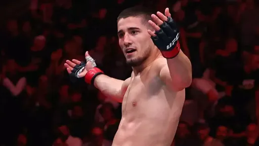 Россиянин Сусуркаев сломал руку во время боя на турнире UFC 328