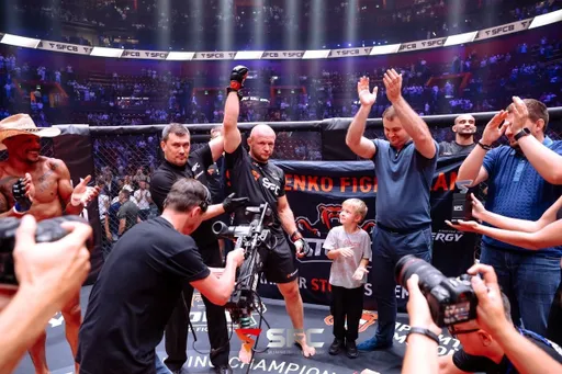 Легкая добыча. Шлеменко брутально придушил экс-бойца UFC Оливейру и наконец-то одержал победу