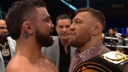 Перри и Макгрегор провели битву взглядов на BKFC 41
