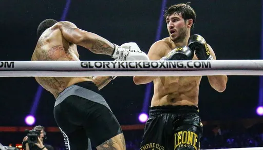 Экс-чемпион Glory Вахитов: бои на голых кулаках – это точно не мое