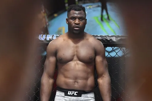 Блейдс поддержал решение Нганну уйти из UFC