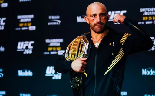 Волкановски надеется, что Оливейра победит Махачева на UFC 280