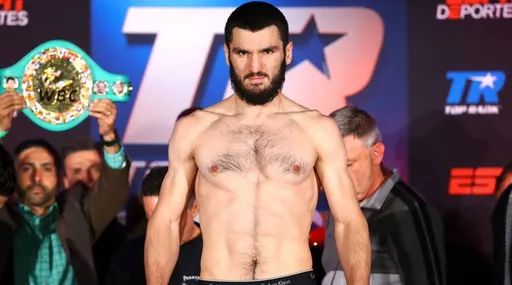 Бетербиев объявил о завершении контракта с Top Rank