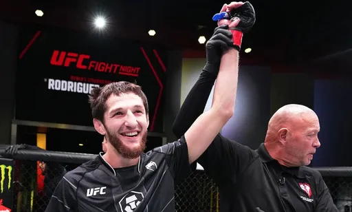 Уланбеков поднялся на 12 место в рейтинге UFC