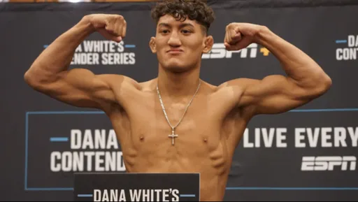 18-летний боец UFC Росас-младший рассказал, что купит маме минивэн на деньги от бонуса за победу над Перрином