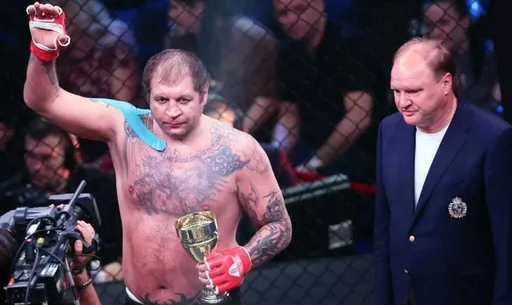Папин: Александр Емельяненко – легендарный боец, но он может очень плохо закончить