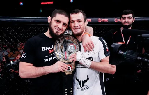 Ислам Махачев поздравил Усмана Нурмагомедова с первой защитой титула Bellator