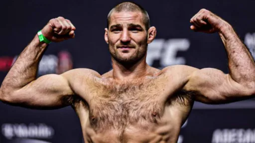 Стрикленд отправил фаната в нокдаун во время открытой тренировки перед UFC 312