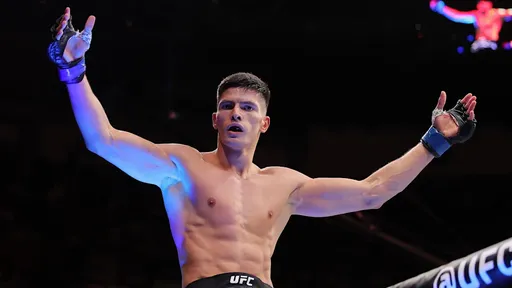 Боец UFC Дулатов встретился с Хабибом