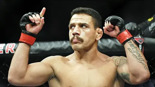 Дос Аньос заявил, что вернется в легкий вес UFC только ради боев против Махачева и Макгрегора