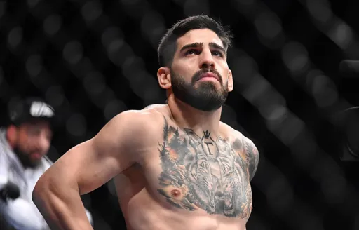 Топурия предложил фанатам выбрать способ победы над Оливейрой на турнире UFC 317