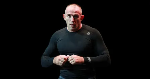 Олейник считает, что UFC нужно провести чемпионский бой между Джонсом и Миочичем