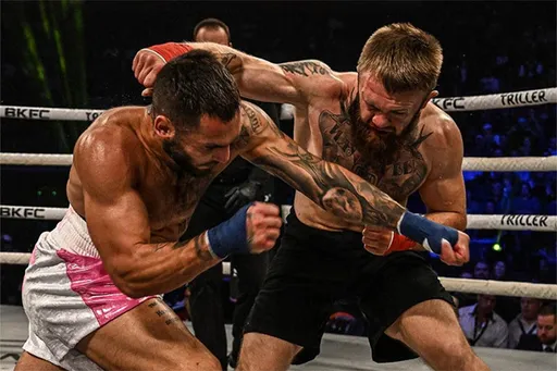 Неудачный дебют «Моряка» в BKFC, драка Туменова и Гончарова: самое главное за день в единоборствах