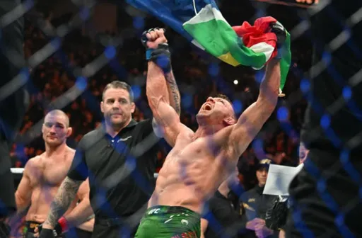 Дю Плесси заявил, что Стрикленд признал поражение на UFC 297