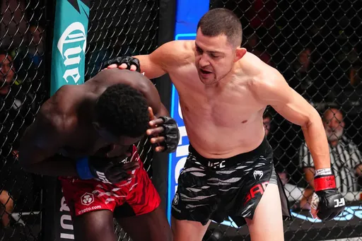 Появилось видео досрочной победы Гарсии в бою с Онамой на турнире UFC Vegas 110