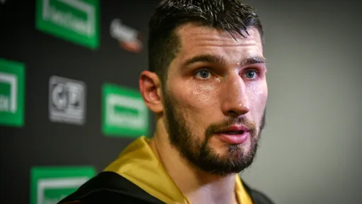 Папин проведет поединок с бывшим бойцом UFC Харди 13 декабря на «Бойцовском клубе РЕН ТВ»