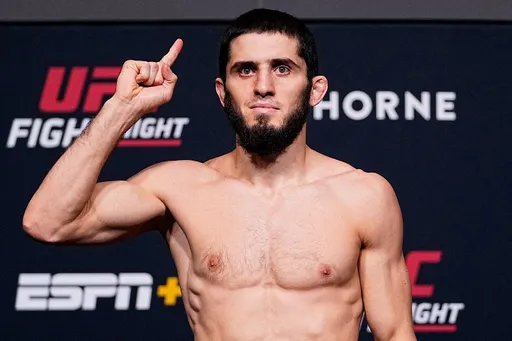 Махачев заявил, что хочет завоевать второй пояс UFC