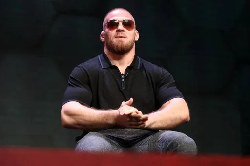 Резников заявил, что не стал бы подписывать с UFC базовый контракт