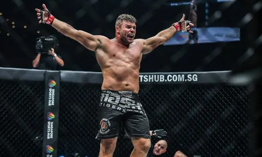 Тройной чемпион ONE Малыхин назвал главного соперника в UFC