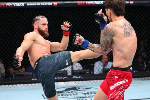 Черная полоса «Атамана» подошла к концу: Физиев победил Бахамондеса на UFC Баку