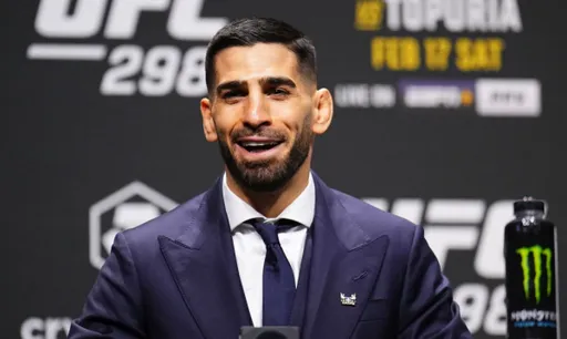 Топурия провозгласил себя чемпионом UFC в легком весе