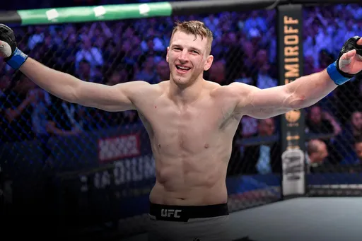 Хукер получил травму руки и выбыл из боя против Грина на UFC on ESPN 52