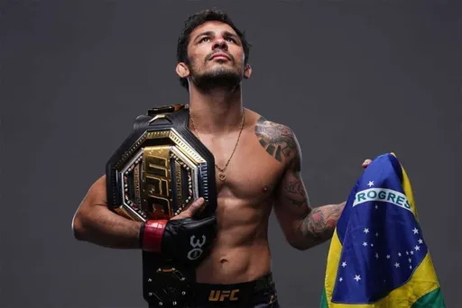 Пантожа задушил Асакуру в главном событии UFC 310 в Лас-Вегасе