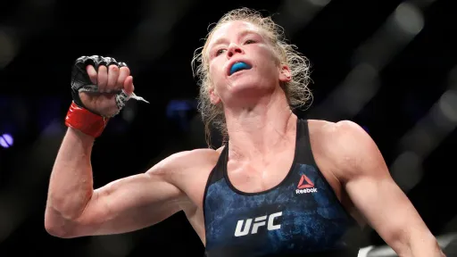 Холм подписала с UFC новый контракт на шесть боев