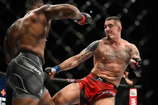 Аспиналл выпил пива с Блэйдсом после боя на UFC Fight Night 208