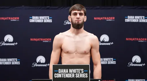 Чеченский боец Дасуев получил контракт с UFC после победы на DWCS