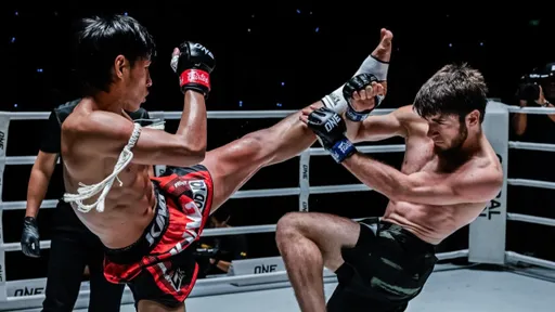 Россиянин Мусаев уступил тайцу Йоде Айкью на ONE Friday Fights 44 в Бангкоке