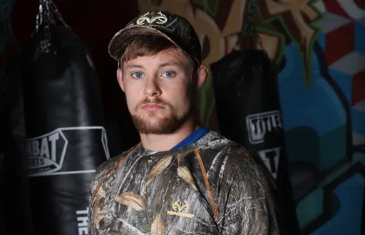 Поранил дрелью свое «хозяйство» и верит в плоскую Землю: интересные факты о Брайсе Митчелле