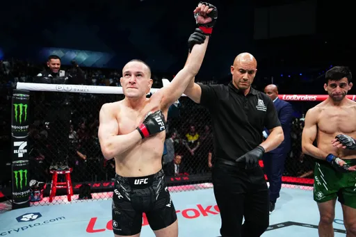 Кара-Франс нокаутировал Эрцега в со-главном бою турнира UFC 305