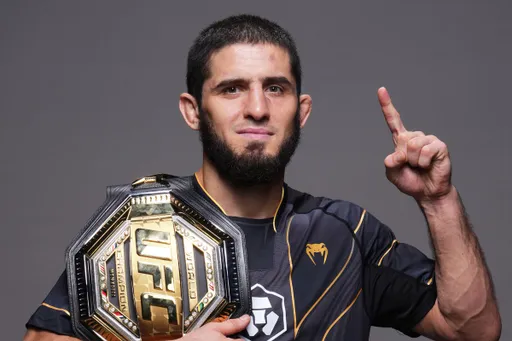 Махачев готов стать двойным чемпионом UFC, но справится ли он с монстрами полусреднего веса?