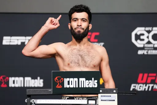 Таджик Гафуров победил корейца Канга на турнире UFC on ABC 6