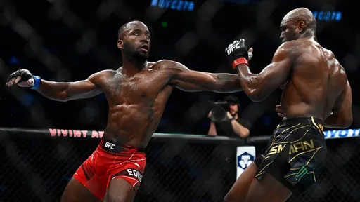 Эдвардс победил Усмана на турнире UFC 286 и защитил пояс чемпиона в полусреднем весе